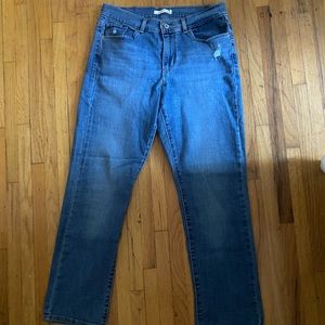 Levi Straight leg jeans